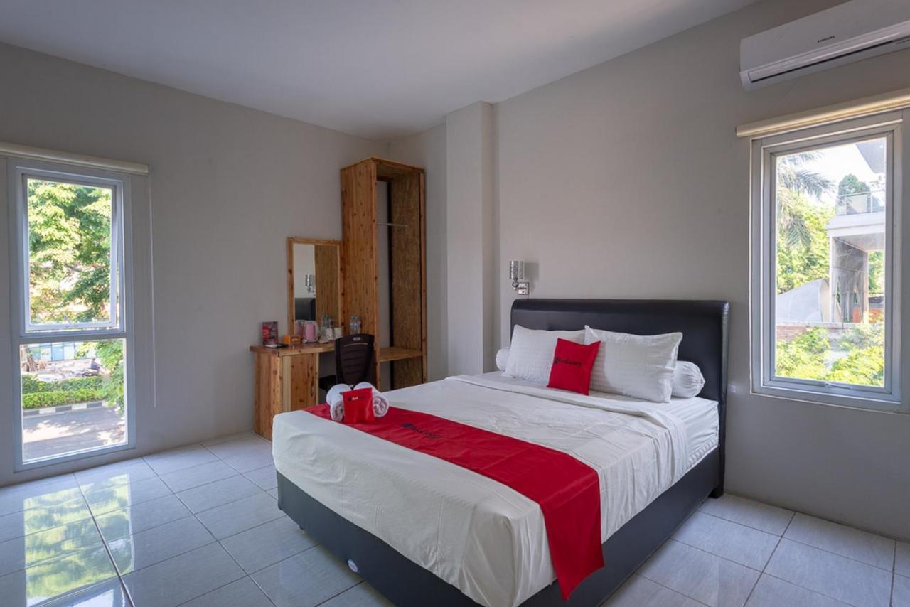 Reddoorz Plus Syariah @ Raya Nginden 2 Surabaja Exteriér fotografie